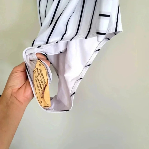 Cupshe Black White Striped One Piece Bathing Suit Sz XL - Picture 6 of 8